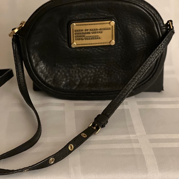 MARC BY MARC JACOBS classic workwear crossbody adjustable purse. - Picture 3 of 8